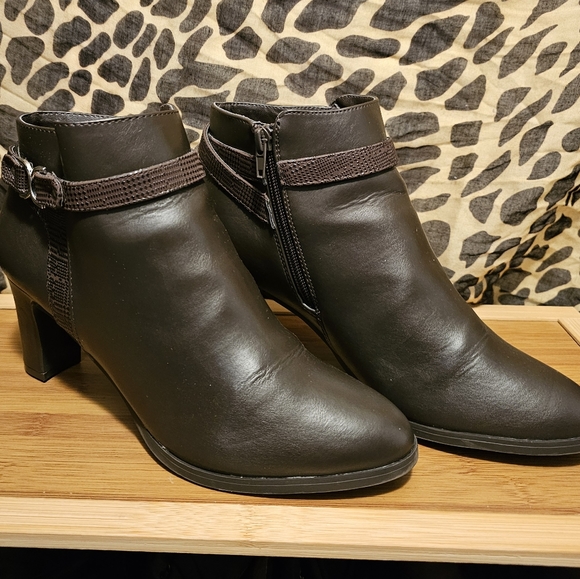 EUC Charter Club Women’s Pixxyp Deep Brown Booties Sixe 8.5 - Picture 6 of 11